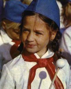 girl-scouts-young-pioneers-ddr-east-germany.jpg